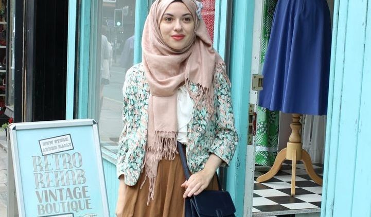 Menuju Cantik 2021 Trik Padu Padan Hijab  Baju  Vintage  