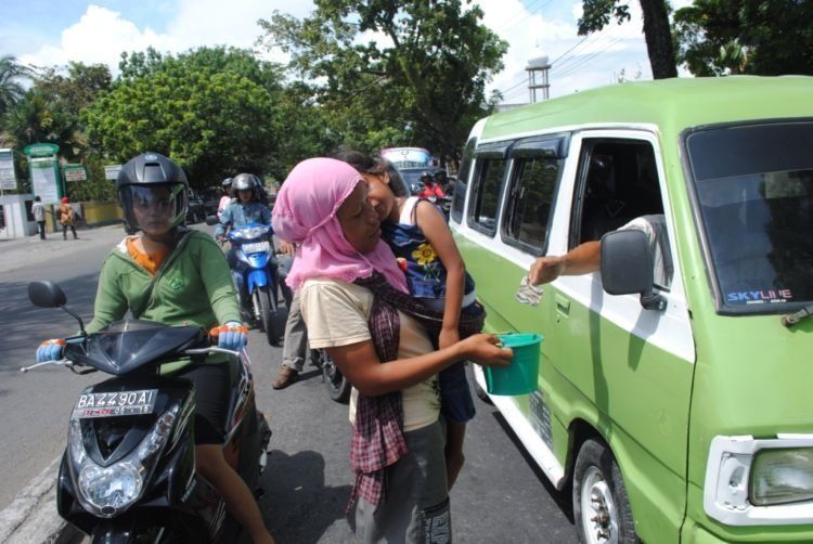 coba perhatikan, pasti kebanyakan dari bayi dan anak-anak itu tengah terlelap