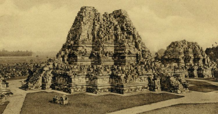 candi prambanan sebelum renovasi