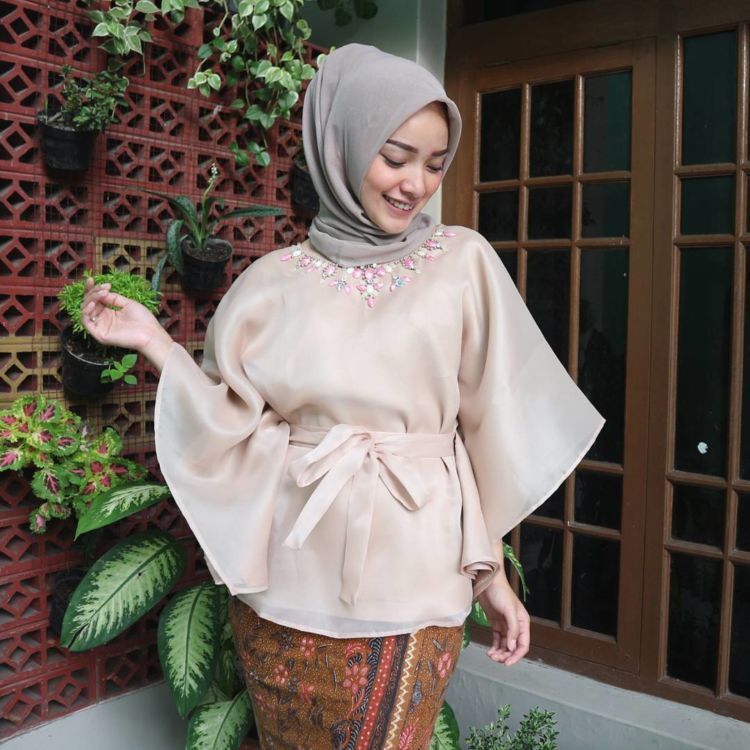 8 Inspirasi Busana Pastel dari Lamaran Laudya  Cynthia  