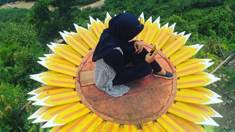 Bagi Pecinta Selfie, Bukit Mojo di Mangunan Harus Segera Kamu Datangi. Lagi Ngehits Banget Nih!