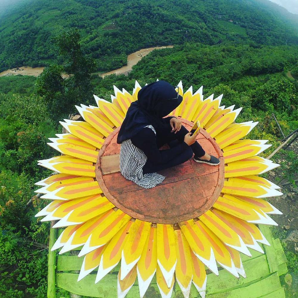 Bagi Pecinta Selfie, Bukit Mojo di Mangunan Harus Segera Kamu Datangi. Lagi Ngehits Banget Nih!