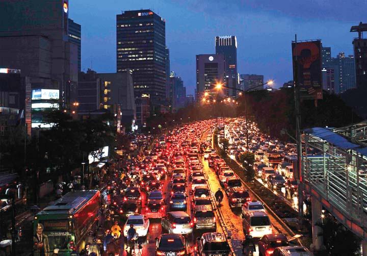 kendaraan nambah, jalan tetep. sulit sih emang!