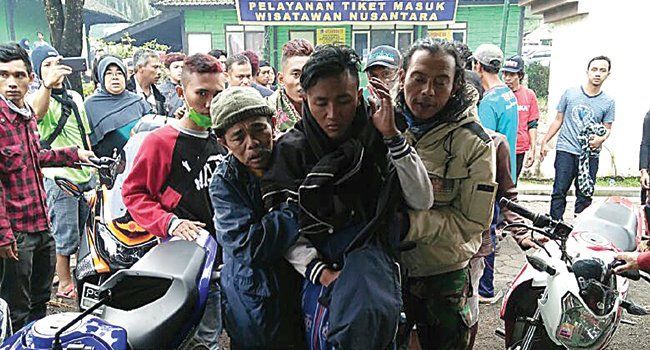 Pendaki Hilang di Gunung Ijen Ditemukan Cuma Pakai Celana Dalam Doang. Kira-kira Kenapa ya?