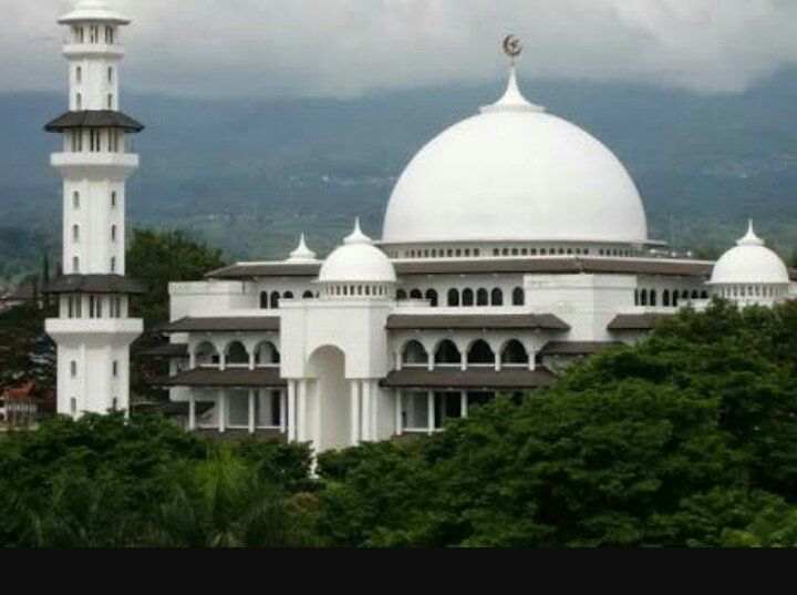 4 Alasan Mengapa Kamu Sebaiknya Shalat di Masjid