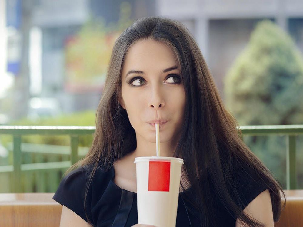 Bukan Cuma Suka Marah-marah, 8 Kebiasaan Makan dan Minum Ini Juga Bikin Kamu Cepat Tua