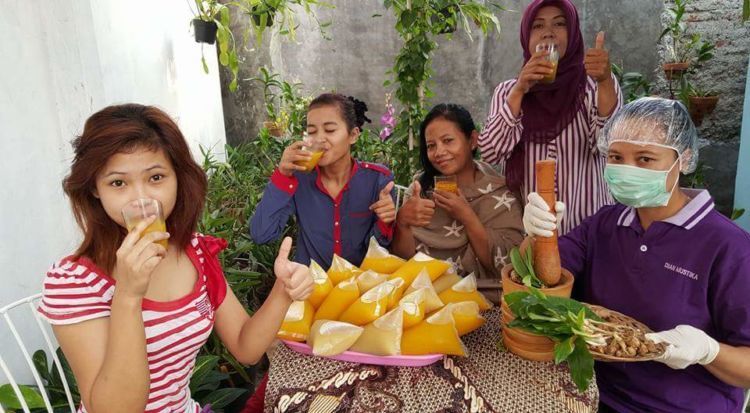 Minum jamu, pahit tapi sehat