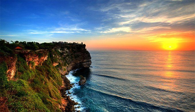 Keasyikan Selfie, Pria Ini Jatuh ke Jurang Pura Uluwatu! Semoga Kejadian Ini Tak Terulang Kembali