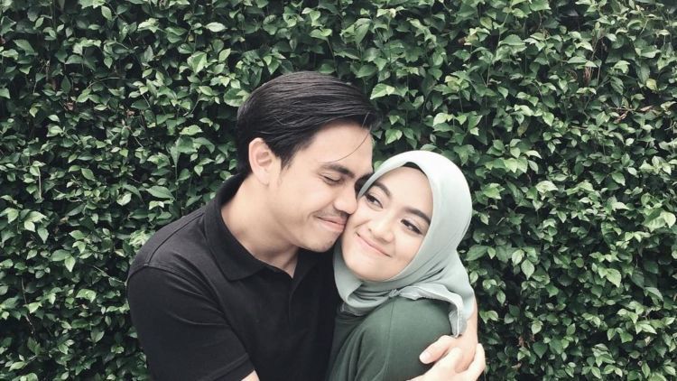 8 Benda Nggak Pernah Gagal Bikin Pacar Senang Hatinya. Nggak Kalah Romantis dari Cokelat dan Bunga