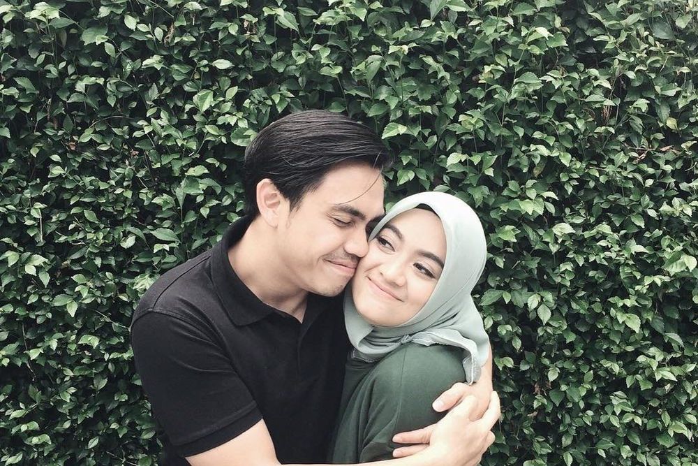 8 Benda Nggak Pernah Gagal Bikin Pacar Senang Hatinya. Nggak Kalah Romantis dari Cokelat dan Bunga