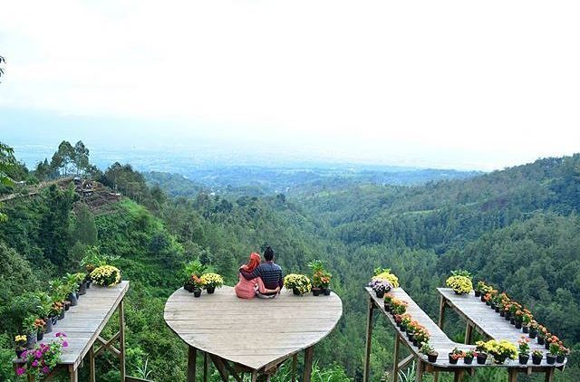 Satu Lagi Destinasi Hits di Malang. Flower Garden Coban Rais Harus Segera Kamu Datangi Bersama Pasangan!