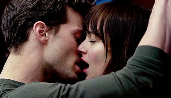 Jamie Dornan dan Dakota Johnson dalam Fifty Shades of Grey