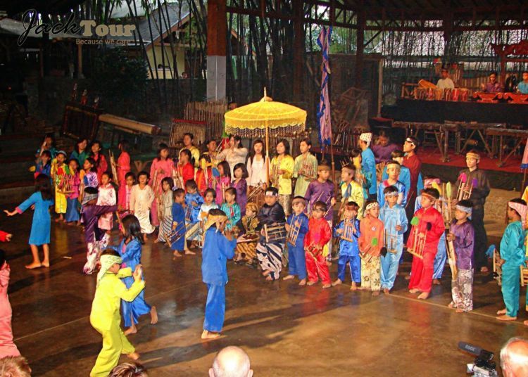 Saung Angklung Udjo