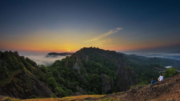 Kisah Misteri Saat Mendaki Gunung Api Purba Nglanggeran, Jogja. Ada Mbok Jamu Gendong di Tengah Malam!