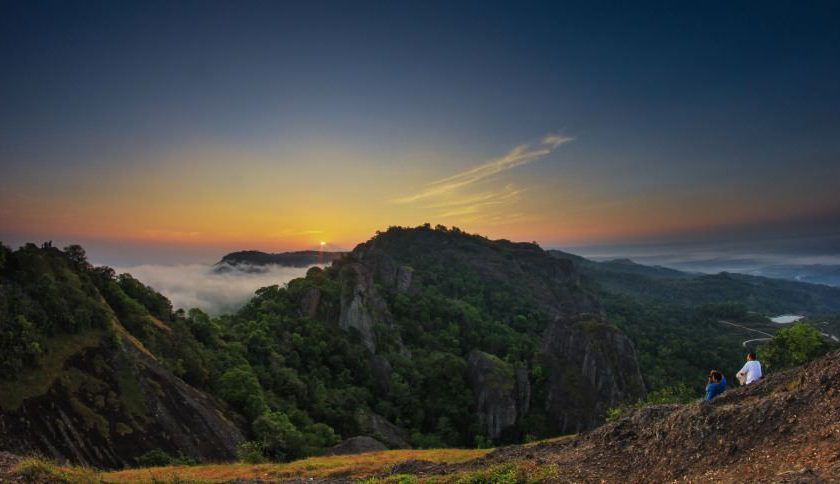 Kisah Misteri Saat Mendaki Gunung Api Purba Nglanggeran, Jogja. Ada Mbok Jamu Gendong di Tengah Malam!