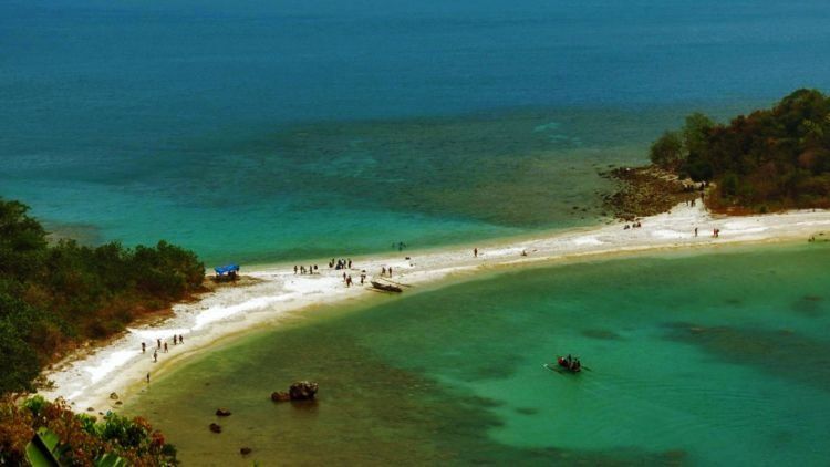 Pulau mengkudu salah satu destinasi wisata lampung selatan yang murah dan belum banyak diketahui