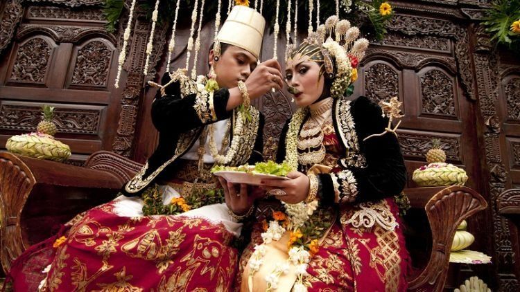 Benarkah Indonesia adalah Bangsa yang Paling Romantis di Dunia?