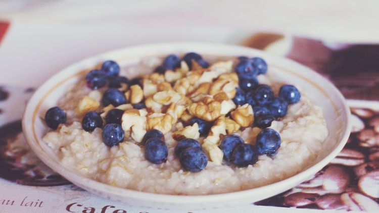 Jangan Ragu Makan Oatmeal! Biar Kata Orang Rasanya Hambar, Tapi Ternyata Banyak Manfaatnya Buat Kesehatan