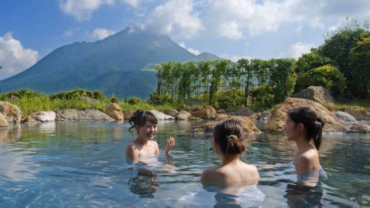 Yuk ke Onsen, Pemandian Air Panas Terkenal di Jepang. Kamu Harus Bugil Lho Di Sana!