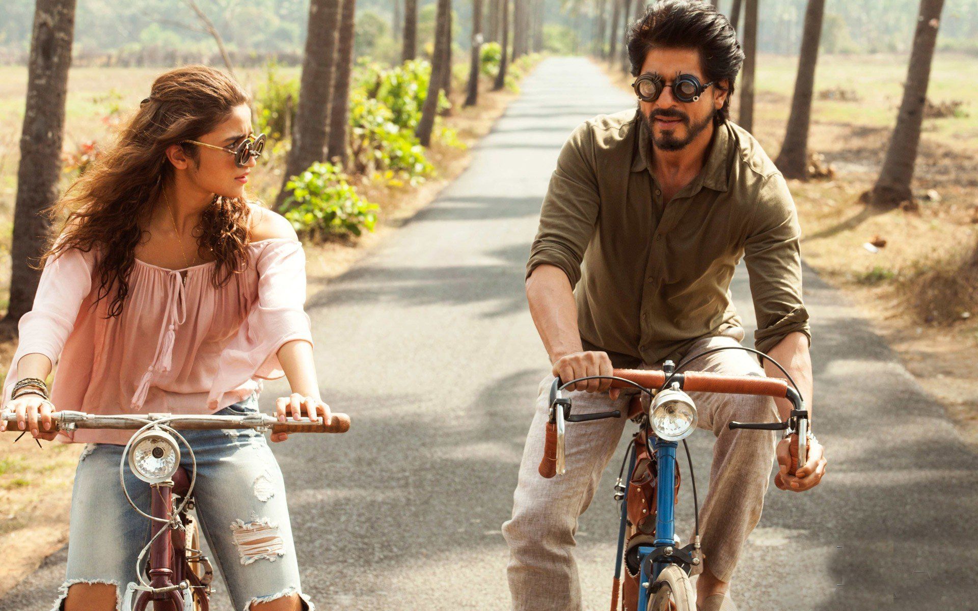 Penggemar Shahrukh Khan Siap-Siap Ngiler. Rentetan Cerita Film Dear Zindagi Bakal Bikin Baper!