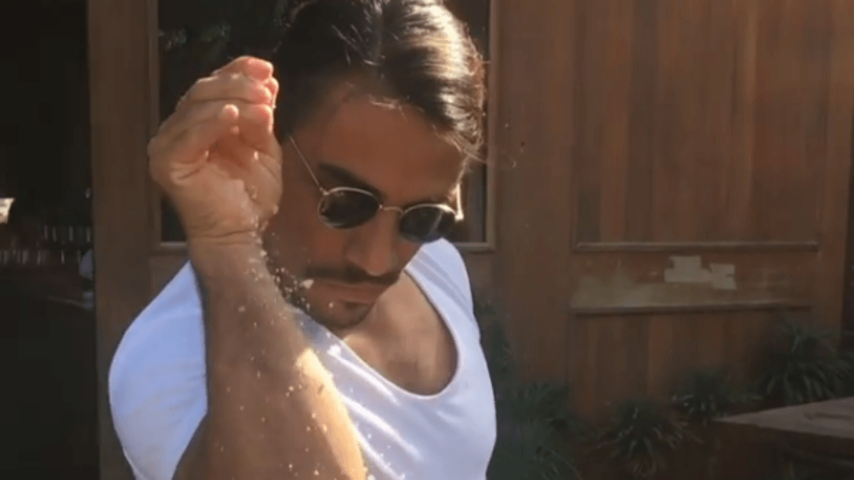 The Salt Bae. Inilah Nusret Gökçe; Pria Penabur Garam yang Viral dan Suka Dijadiin Meme