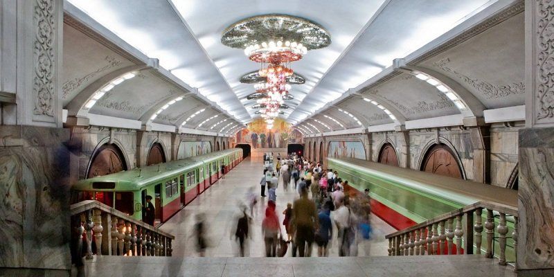 Penuh Ornamen dan Lampu Gantung Mewah, Ini 10 Foto Kemegahan Stasiun Metro Rusia dan Korea Utara