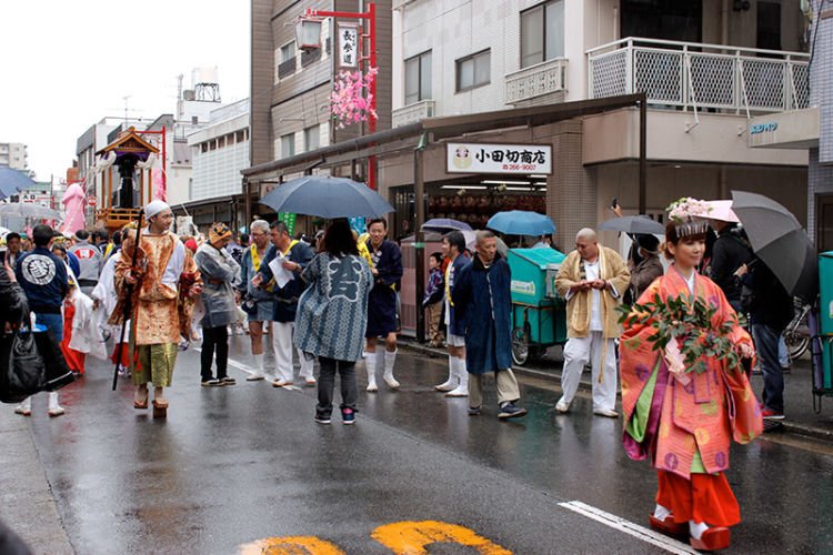 10 Potret Perayaan Festival Penis Baja di Jepang. Bukan Mesum Saja, Tapi Filosofinya Cukup Dalam Lho