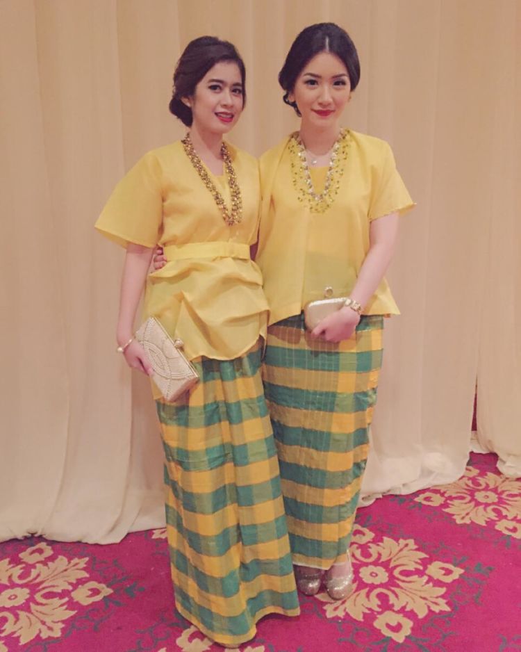 8 Inspirasi Baju  Bukan Kebaya Untuk Lamaran Simpel Plus 