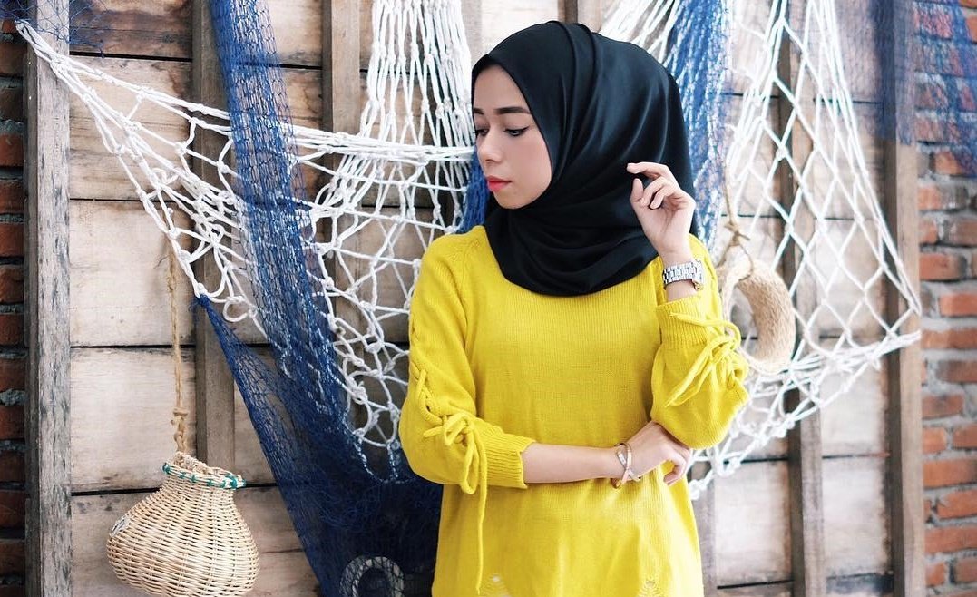 Cara Terbaik Memadupadankan Baju Warna Kuning Biar Nggak Dibilang Norak dan ‘Ih… Mengambang!’