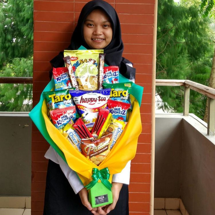 8 Benda Lucu untuk Penyambutan Sidang Skripsi, Dijamin Foto-foto Perayaan Jadi Lebih Seru Deh!