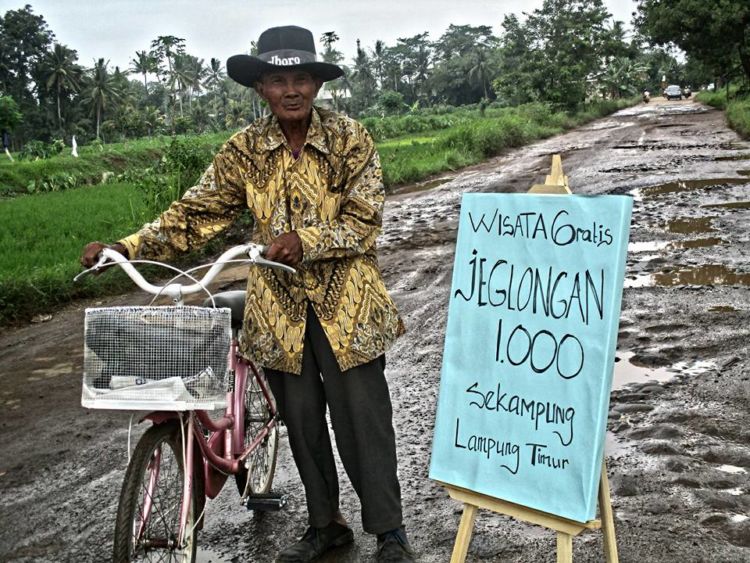 Wisata Jeglongan 1000, Protes Anak Muda Atas Kerusakan Jalan di Lampung Timur! Kreatif Banget Sih Mereka