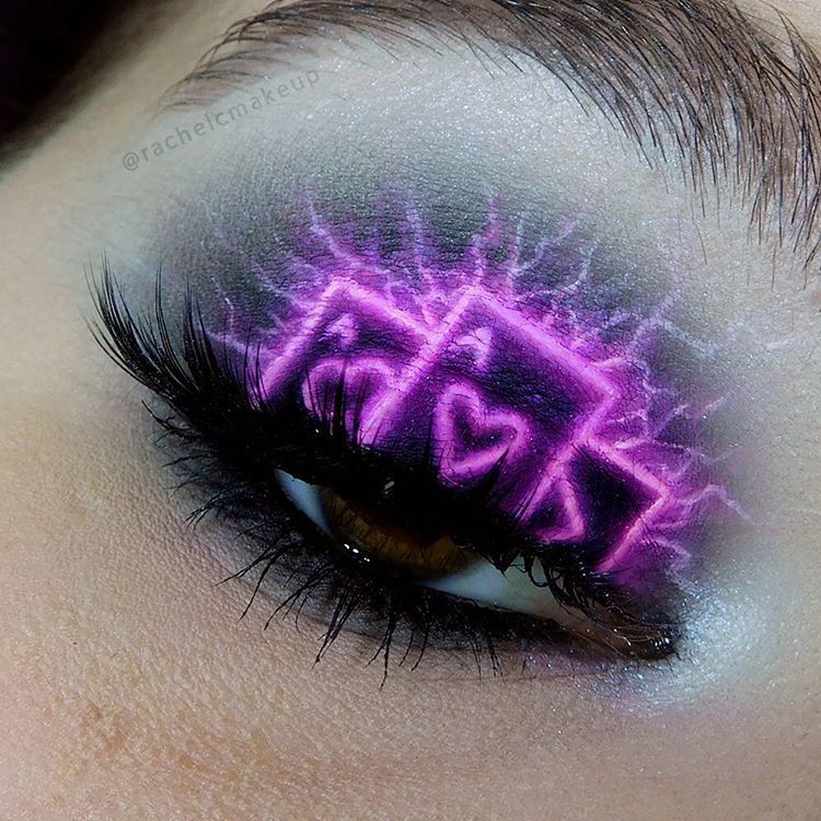 8 Inspirasi Make-Up Neon Light yang Lagi Trend! Hayo, Siapa yang Mau Jadi Pusat Perhatian?