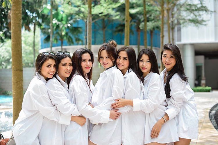 Ini Lho Geng Sosialitanya Nia Ramadhani, Udah Banyak Cewek yang Ngikutin Pakai Tagar #GirlSquad