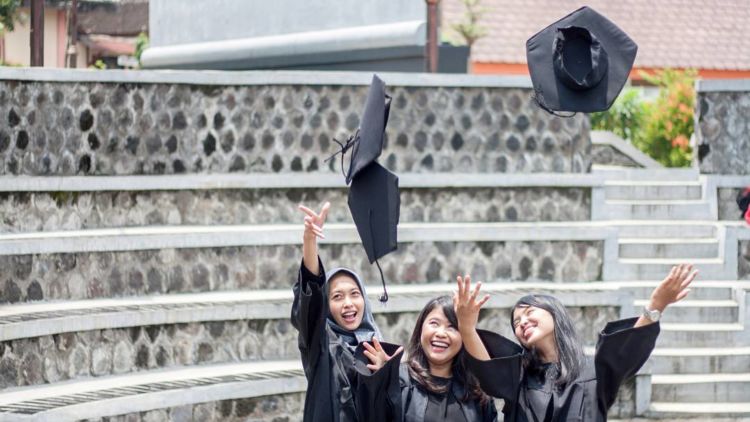 Nyatanya Menjadi Sukses Memang Butuh Pendidikan, Bukan Cuma Warisan dan Keberuntungan!