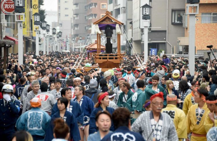 10 Potret Perayaan Festival Penis Baja di Jepang. Bukan Mesum Saja, Tapi Filosofinya Cukup Dalam Lho