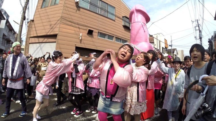 10 Potret Perayaan Festival Penis Baja di Jepang. Bukan Mesum Saja, Tapi Filosofinya Cukup Dalam Lho