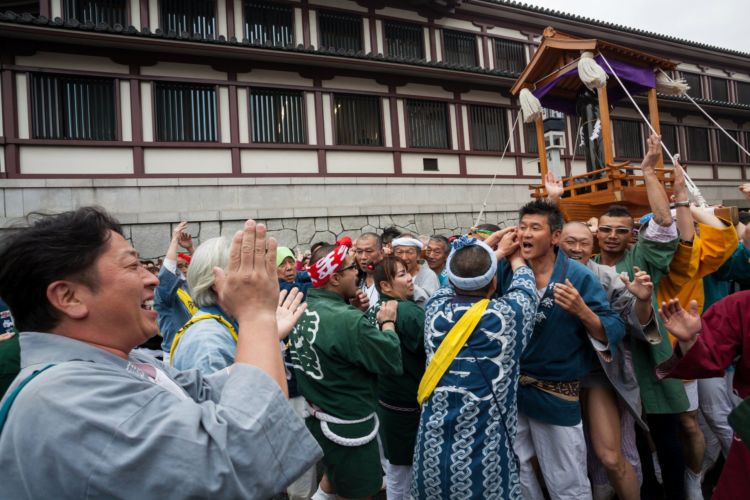 10 Potret Perayaan Festival Penis Baja di Jepang. Bukan Mesum Saja, Tapi Filosofinya Cukup Dalam Lho