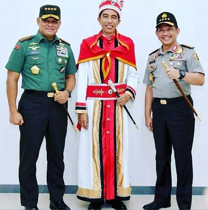 Biar Nggak Ada yang Ngejekin ‘Raja Kodok’ Lagi, Kamu Harus Kenal Baju Adat Maluku Ini!