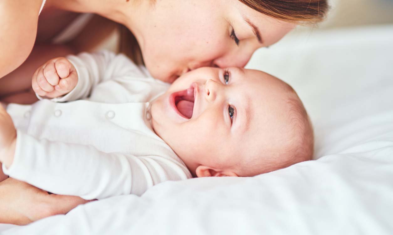 7 Mitos yang Nggak Boleh Kamu Percaya Saat Mengasuh Bayi. Calon Mama Muda Harus Pahami Ini