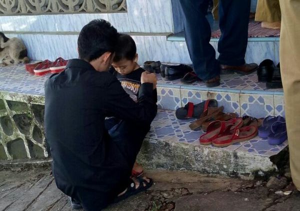 Seorang Suami Ditangkap Karena Tanam Ganja untuk Obat Istrinya. Sedihnya, Istrinya Lalu Meninggal :(