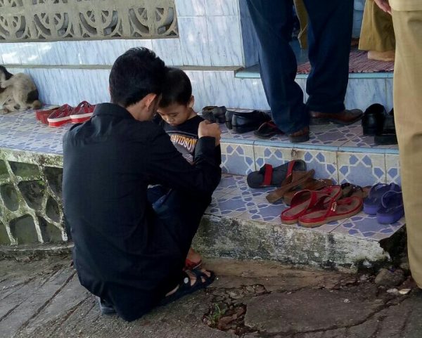 Seorang Suami Ditangkap Karena Tanam Ganja untuk Obat Istrinya. Sedihnya, Istrinya Lalu Meninggal :(