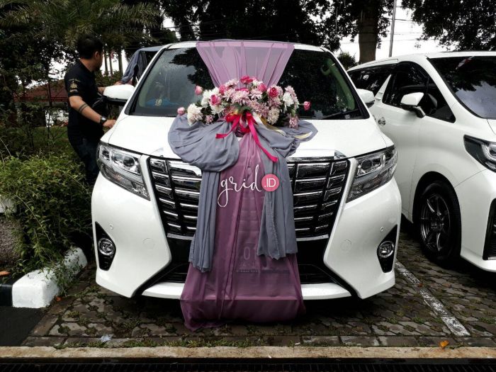 Intip Isi  Mobil  Terbaru Syahrini Pemberian Tim 