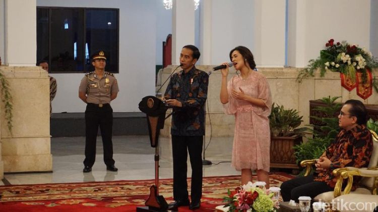 Raisa Baru Saja Dapat Hadiah Sepeda dari Presiden Jokowi, Kok Bisa? Memangnya Olahragawan :(