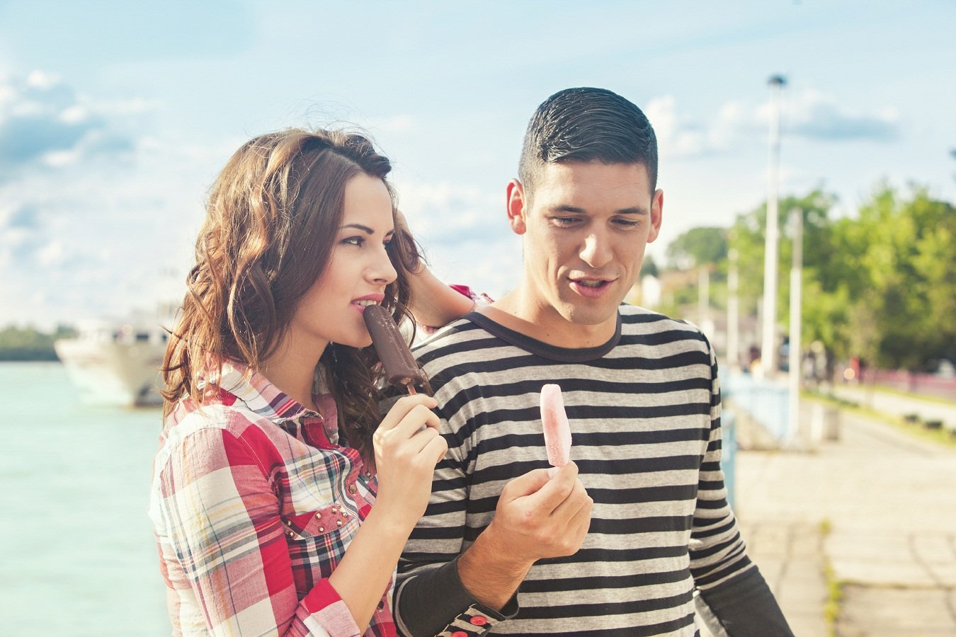 Meski Hal Ini Lumrah Bagi Cowok, Tapi Bagi Cewek Ini Sangat Lucu dan Bikin Mereka Makin Jatuh Cinta!