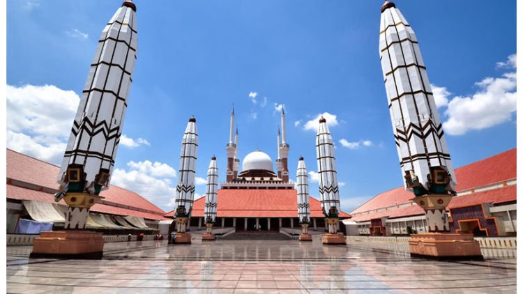 6 Masjid Cantik di Pulau Jawa yang Cocok Dijadikan Lokasi Akad Nikah. Mungkin Salah Satunya Ada di Kotamu?