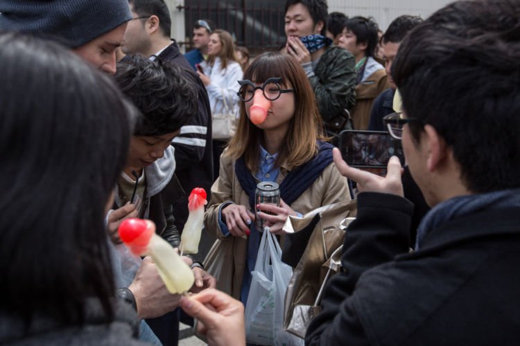 10 Potret Perayaan Festival Penis Baja di Jepang. Bukan Mesum Saja, Tapi Filosofinya Cukup Dalam Lho