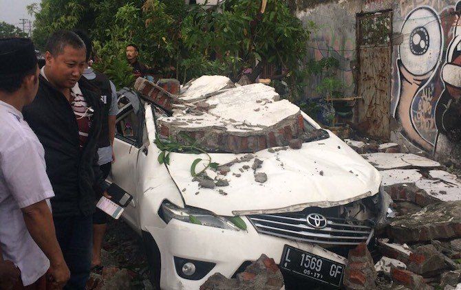 Fenomena Hujan Es di Surabaya Kemarin Bikin Gempar. Kok Bisa Sih Hujan Es Turun di Negara Tropis?