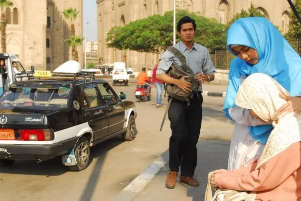 Belajar Memaknai Cinta Dari Kisah Azam dan Anna Althafunnisa Dalam Novel dan Film Ketika Cinta Bertasbih