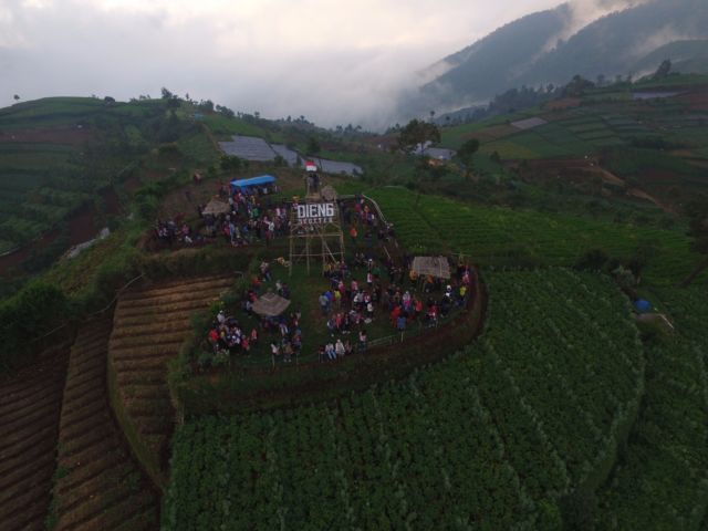 Bukit scooter Dieng