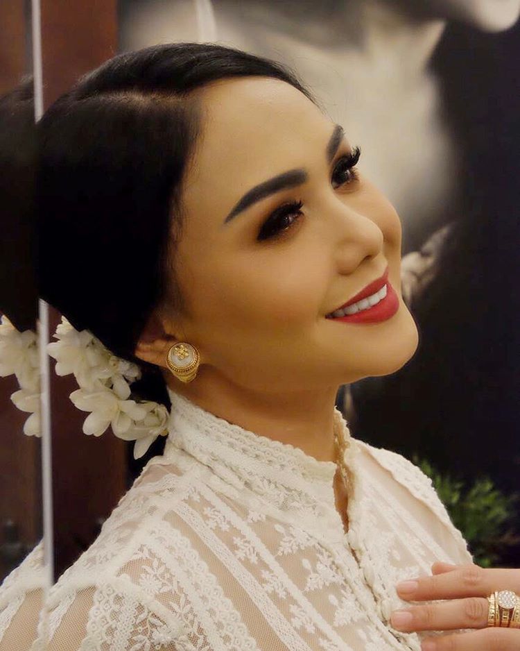 4 Artis yang Buru-buru Nikah Ini Cerai Dalam Waktu yang Sangat Singkat. Belajarlah Dari Mereka!